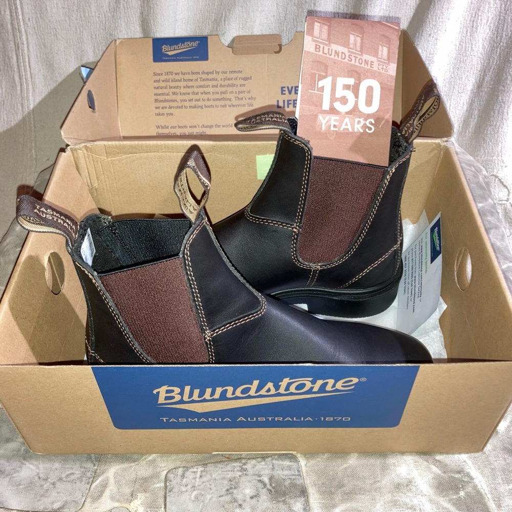 SOLD - NO LONGER AVAILABLE - NEW in Box - BLUNDSTONE 062 ChiselToe USW7.5 USM5.5